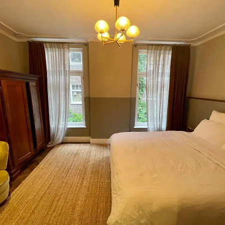 Guest house Jordaan Canal - Private Ensuite 2*